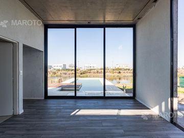 CASA EN VENTA EN BARRIO MUELLES CON SIETE AMBIENTES - MAROTO PROPIEDADES