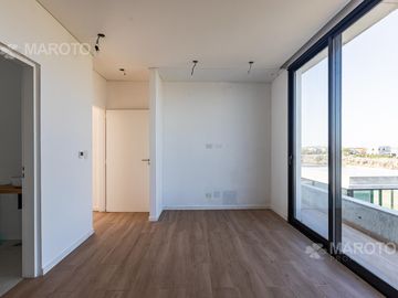 CASA EN VENTA EN BARRIO MUELLES CON SIETE AMBIENTES - MAROTO PROPIEDADES