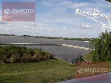 CASA EN VENTA EN BARRIO MUELLES CON SIETE AMBIENTES - MAROTO PROPIEDADES