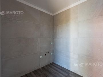 CASA EN VENTA EN BARRIO MUELLES CON SIETE AMBIENTES - MAROTO PROPIEDADES