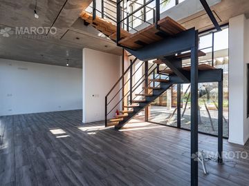 CASA EN VENTA EN BARRIO MUELLES CON SIETE AMBIENTES - MAROTO PROPIEDADES