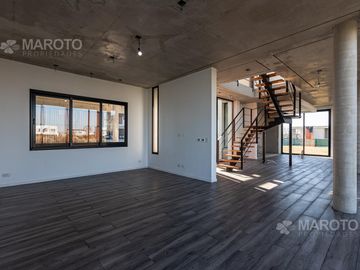 CASA EN VENTA EN BARRIO MUELLES CON SIETE AMBIENTES - MAROTO PROPIEDADES