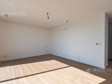 CASA EN VENTA EN BARRIO MUELLES CON SIETE AMBIENTES - MAROTO PROPIEDADES