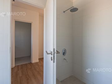 CASA EN VENTA EN BARRIO MUELLES CON SIETE AMBIENTES - MAROTO PROPIEDADES