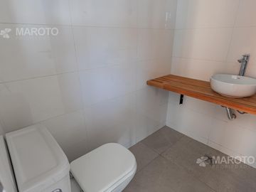 CASA EN VENTA EN BARRIO MUELLES CON SIETE AMBIENTES - MAROTO PROPIEDADES
