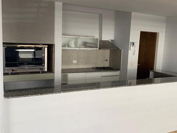 Departamento gigante de 1 dormitorio con amenities y cochera en pleno barrio Martin