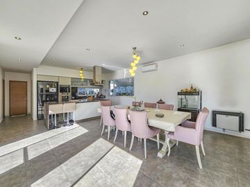 Casa 4 dormitorios con jardín y pileta en Fisherton