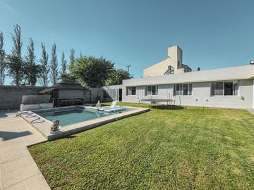Casa 4 dormitorios con jardín y pileta en Fisherton