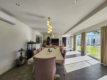 Casa 4 dormitorios con jardín y pileta en Fisherton