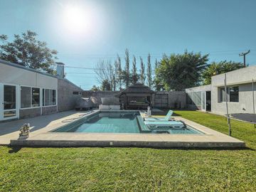 Casa 4 dormitorios con jardín y pileta en Fisherton