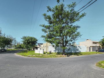 Casa 4 dormitorios con jardín y pileta en Fisherton