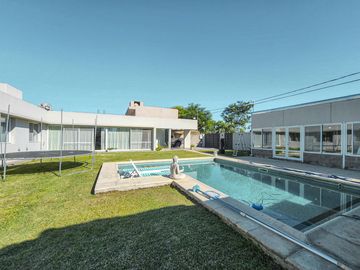 Casa 4 dormitorios con jardín y pileta en Fisherton