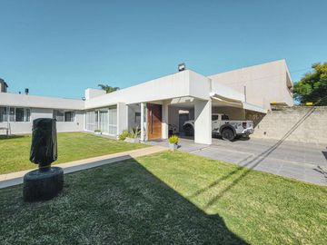 Casa 4 dormitorios con jardín y pileta en Fisherton