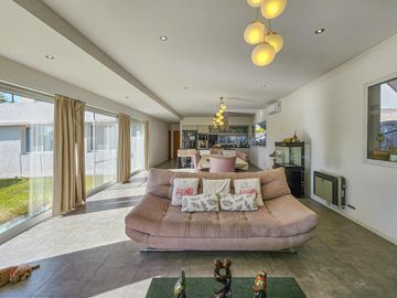 Casa 4 dormitorios con jardín y pileta en Fisherton