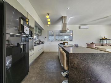 Casa 4 dormitorios con jardín y pileta en Fisherton