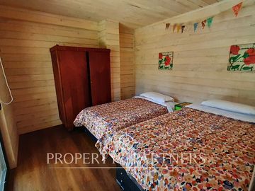 Casa en medio de bosque nativo con estero en Panguilelfún