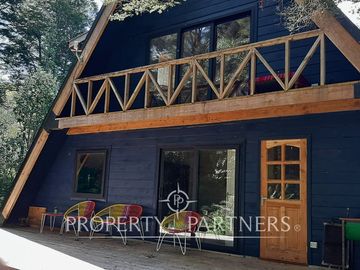 Casa en medio de bosque nativo con estero en Panguilelfún