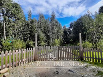 Casa en medio de bosque nativo con estero en Panguilelfún