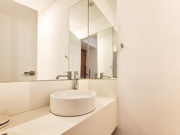 ¡Exclusivo Departamento en Venta en primer piso, ubicado en Corpac San Isidro!