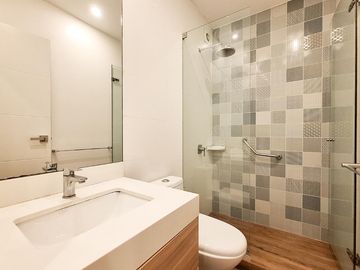 ¡Exclusivo Departamento en Venta en primer piso, ubicado en Corpac San Isidro!