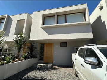 REBAJADO! Moderno Town House Condominio Alihuén