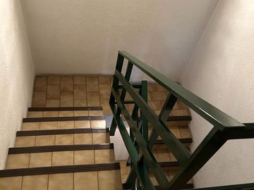 Casa estilo chalet 6 ambientes con jardín y quincho en venta - Bernal