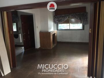 Casa en Venta, Hipólito Yrigoyen 893 esq. Los Lazaristas, Escobar. APTA CREDITO