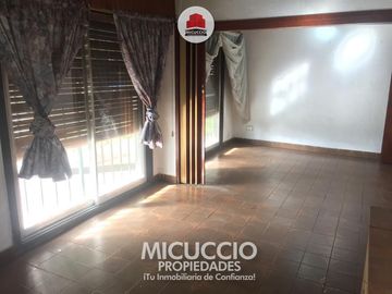 Casa en Venta, Hipólito Yrigoyen 893 esq. Los Lazaristas, Escobar. APTA CREDITO