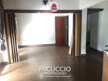 Casa en Venta, Hipólito Yrigoyen 893 esq. Los Lazaristas, Escobar. APTA CREDITO