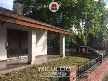 Casa en Venta, Hipólito Yrigoyen 893 esq. Los Lazaristas, Escobar. APTA CREDITO