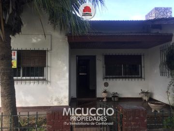Casa en Venta, Hipólito Yrigoyen 893 esq. Los Lazaristas, Escobar. APTA CREDITO