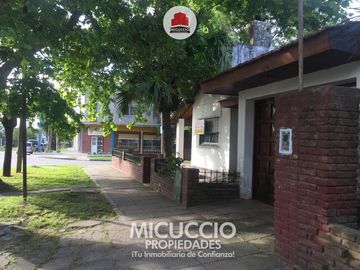 Casa en Venta, Hipólito Yrigoyen 893 esq. Los Lazaristas, Escobar. APTA CREDITO