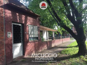 Casa en Venta, Hipólito Yrigoyen 893 esq. Los Lazaristas, Escobar. APTA CREDITO