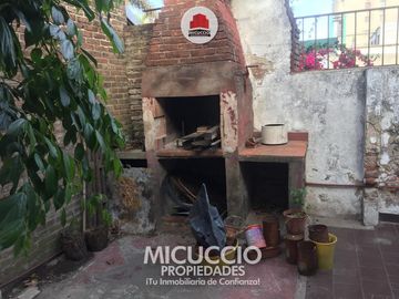Casa en Venta, Hipólito Yrigoyen 893 esq. Los Lazaristas, Escobar. APTA CREDITO