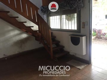 Casa en Venta, Hipólito Yrigoyen 893 esq. Los Lazaristas, Escobar. APTA CREDITO