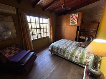 Venta casa de tres dormitorios con galeria, parrillero y quincho 180 m2 en Funes, garita 9