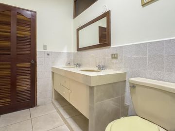 CASA EN VENTA VALLE  HERMOSO -SURCO