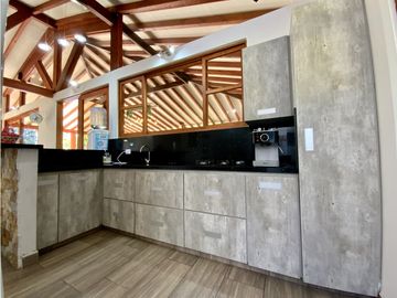 Finca Independiente Via San Antonio (Rionegro)