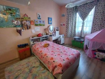 Casa de venta en  Urbanización,  1  sola planta más altillo, 6 dormitorios  , Conocoto