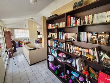 Casa de venta en  Urbanización,  1  sola planta más altillo, 6 dormitorios  , Conocoto