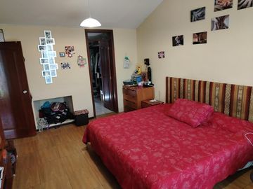 Casa de venta en  Urbanización,  1  sola planta más altillo, 6 dormitorios  , Conocoto