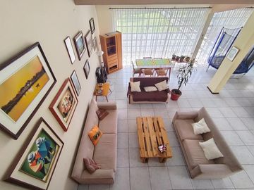Casa de venta en  Urbanización,  1  sola planta más altillo, 6 dormitorios  , Conocoto