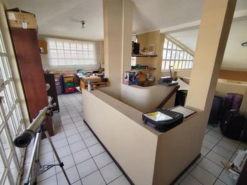 Casa de venta en  Urbanización,  1  sola planta más altillo, 6 dormitorios  , Conocoto