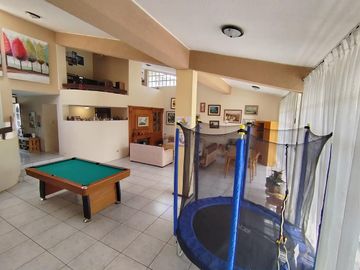 Casa de venta en  Urbanización,  1  sola planta más altillo, 6 dormitorios  , Conocoto