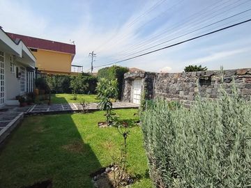 Casa de venta en  Urbanización,  1  sola planta más altillo, 6 dormitorios  , Conocoto
