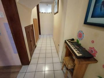 Casa de venta en  Urbanización,  1  sola planta más altillo, 6 dormitorios  , Conocoto