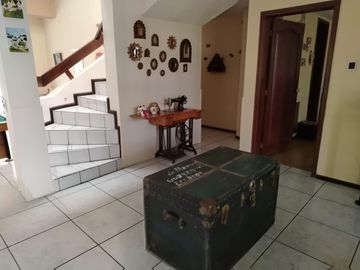 Casa de venta en  Urbanización,  1  sola planta más altillo, 6 dormitorios  , Conocoto