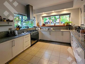 Venta Casa 4 dorm. Barrio Rincon Club de Campo Neuquen
