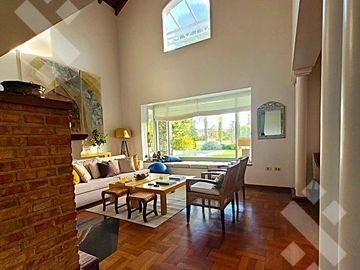 Venta Casa 4 dorm. Barrio Rincon Club de Campo Neuquen