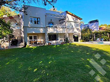 Venta Casa 4 dorm. Barrio Rincon Club de Campo Neuquen